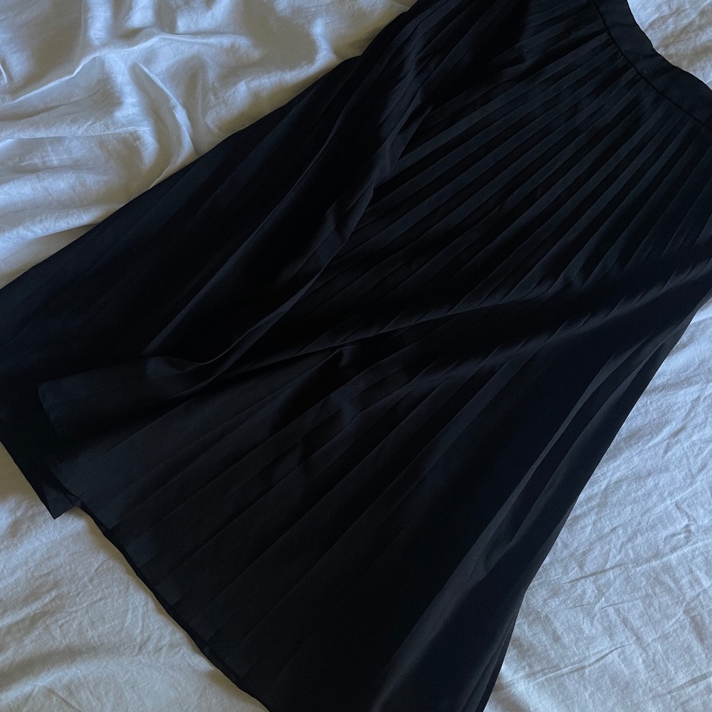 pleated skirt